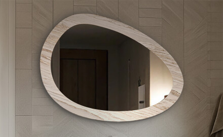 Oglinzi într-o ramă de piatră