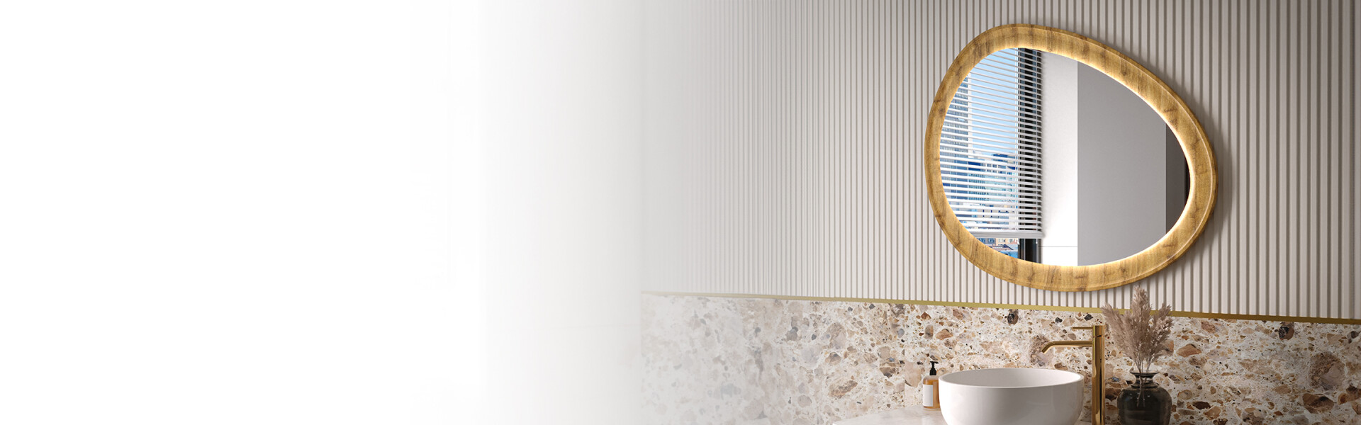 Oglinzi într-o ramă de lemn